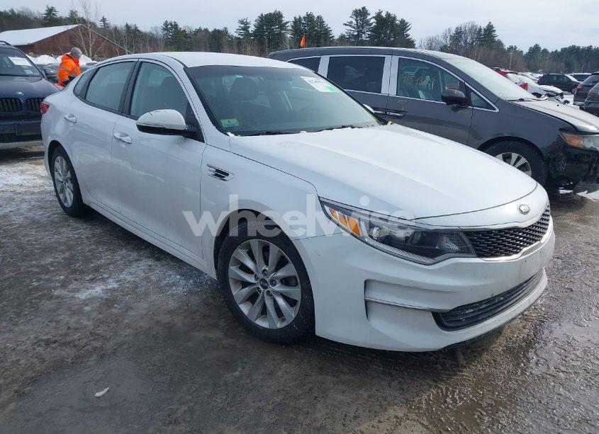 2016 Kia Optima LX (VIN 5XXGT4L32GG071860) main photo