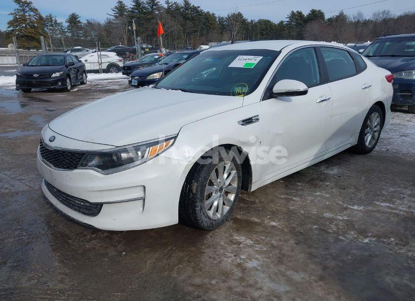 Photo 2 of 2016 Kia Optima LX (VIN 5XXGT4L32GG071860)