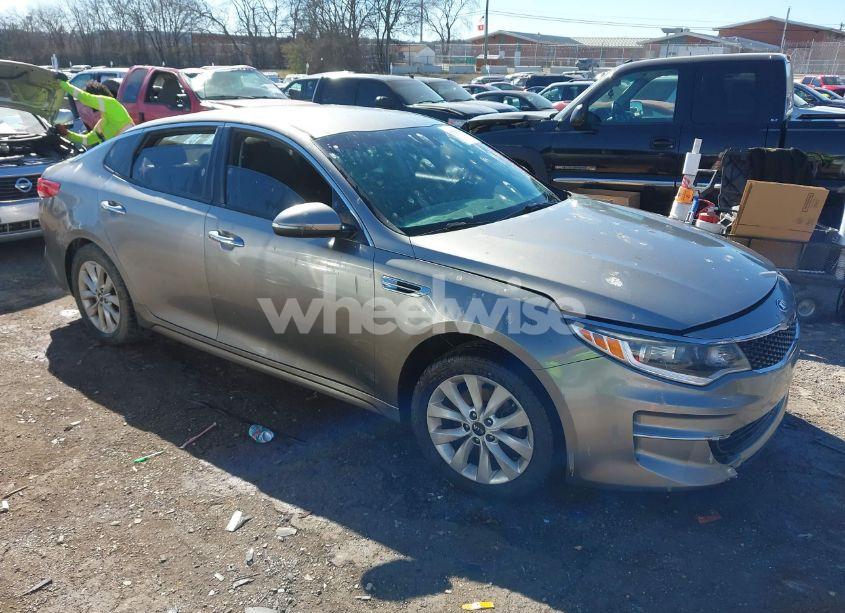 2016 Kia Optima LX (VIN 5XXGT4L32GG076573) main photo