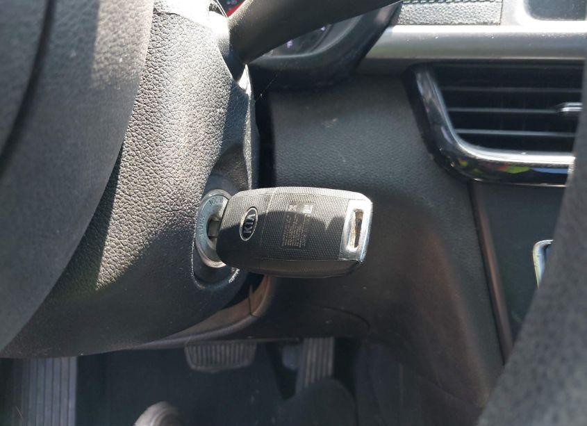 Photo 11 of 2016 Kia Optima LX (VIN 5XXGT4L32GG088531)