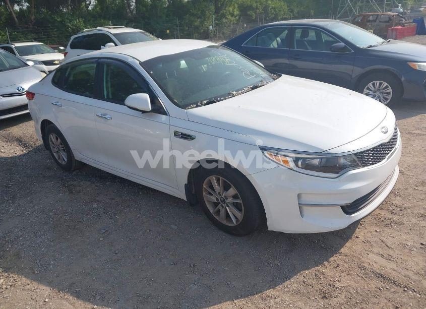 2016 Kia Optima LX (VIN 5XXGT4L32GG119101) main photo