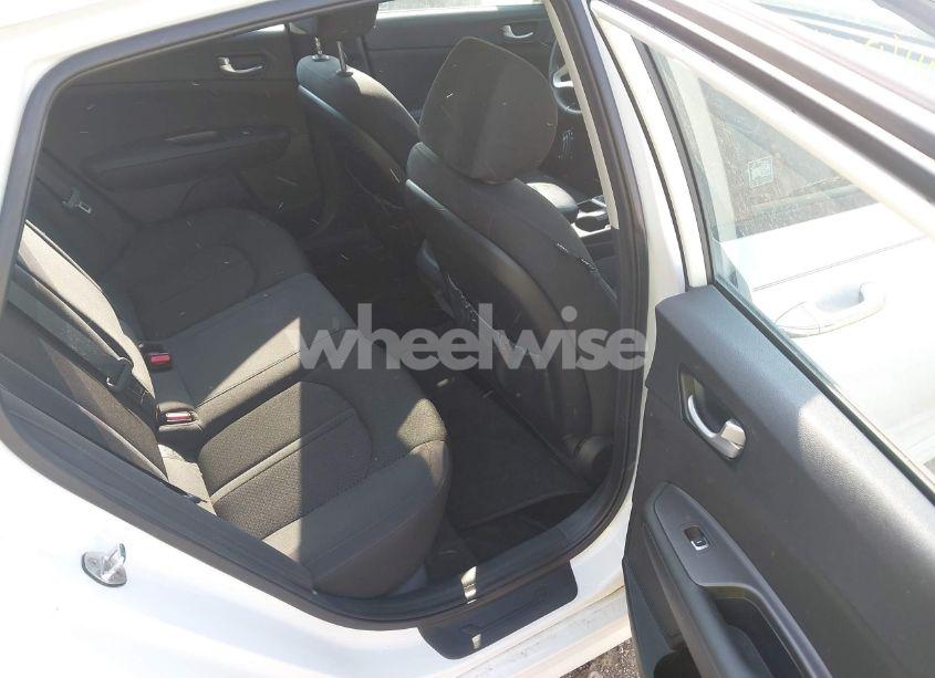 Photo 8 of 2016 Kia Optima LX (VIN 5XXGT4L32GG119101)