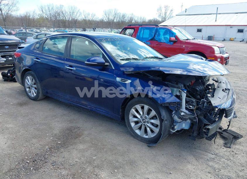 2017 Kia Optima LX (VIN 5XXGT4L32HG132366) main photo