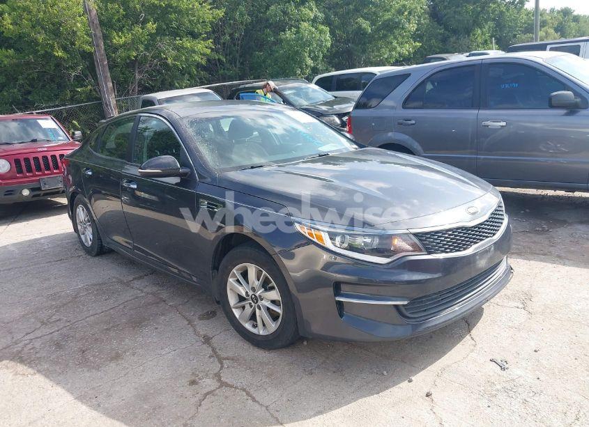 2017 Kia Optima LX (VIN 5XXGT4L32HG135140) main photo