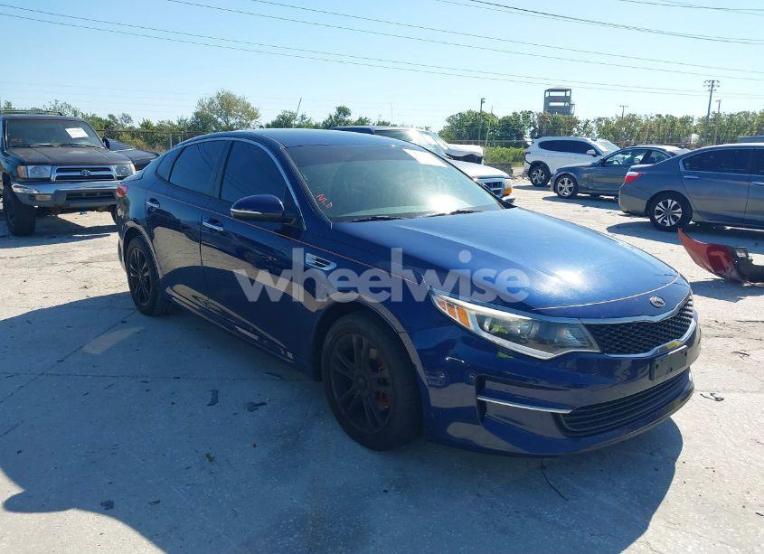 2017 Kia Optima LX (VIN 5XXGT4L32HG158496) main photo