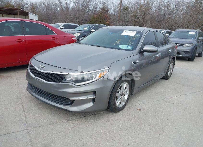 Photo 2 of 2018 Kia Optima LX (VIN 5XXGT4L32JG181962)