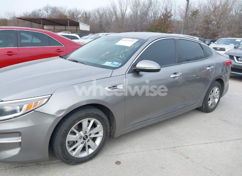 Photo 6 of 2018 Kia Optima LX (VIN 5XXGT4L32JG181962)