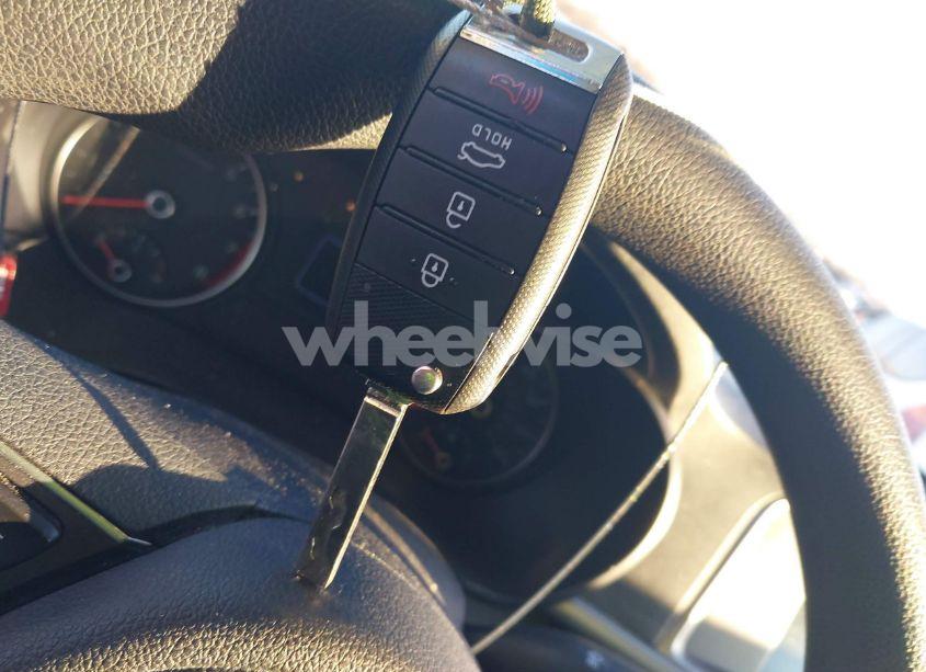 Photo 11 of 2018 Kia Optima LX (VIN 5XXGT4L32JG182447)