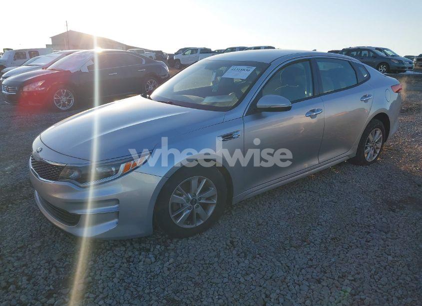 Photo 2 of 2018 Kia Optima LX (VIN 5XXGT4L32JG182447)