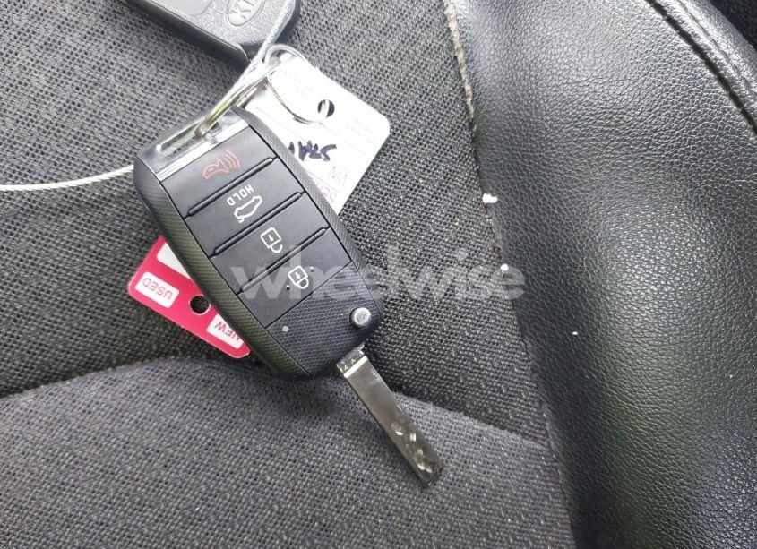 Photo 11 of 2018 Kia Optima S (VIN 5XXGT4L32JG189009)