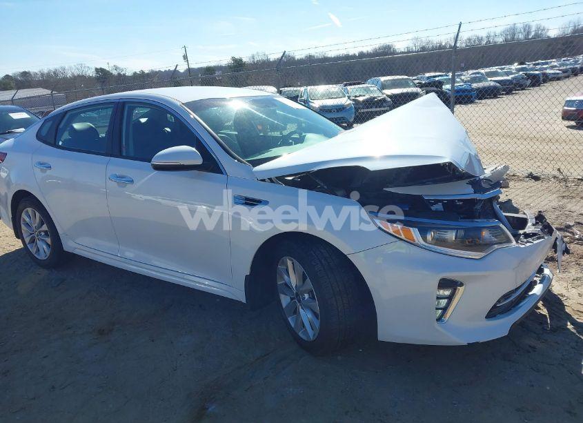 2018 Kia Optima S (VIN 5XXGT4L32JG190385) main photo