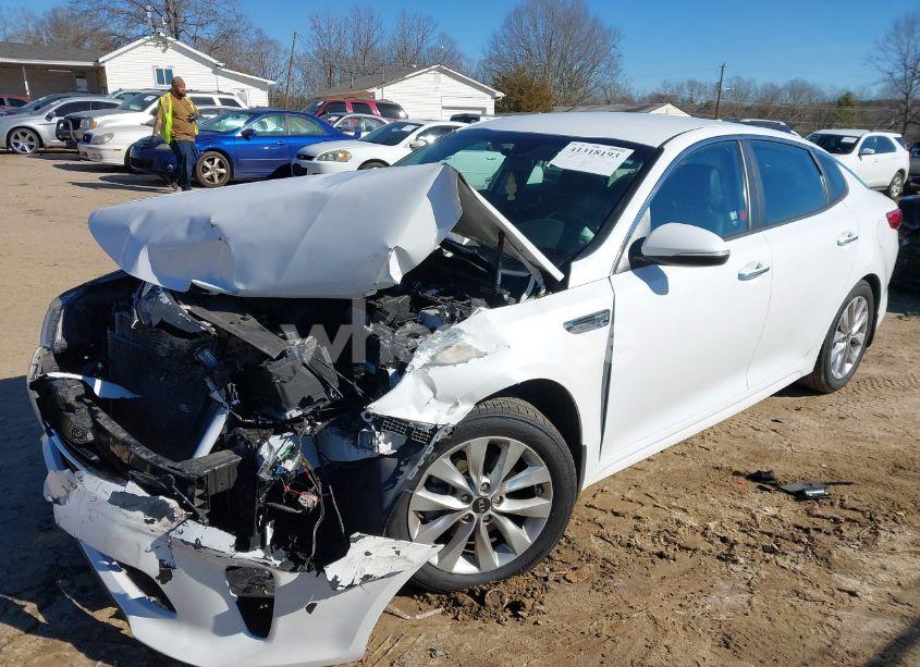 Photo 2 of 2018 Kia Optima S (VIN 5XXGT4L32JG190385)