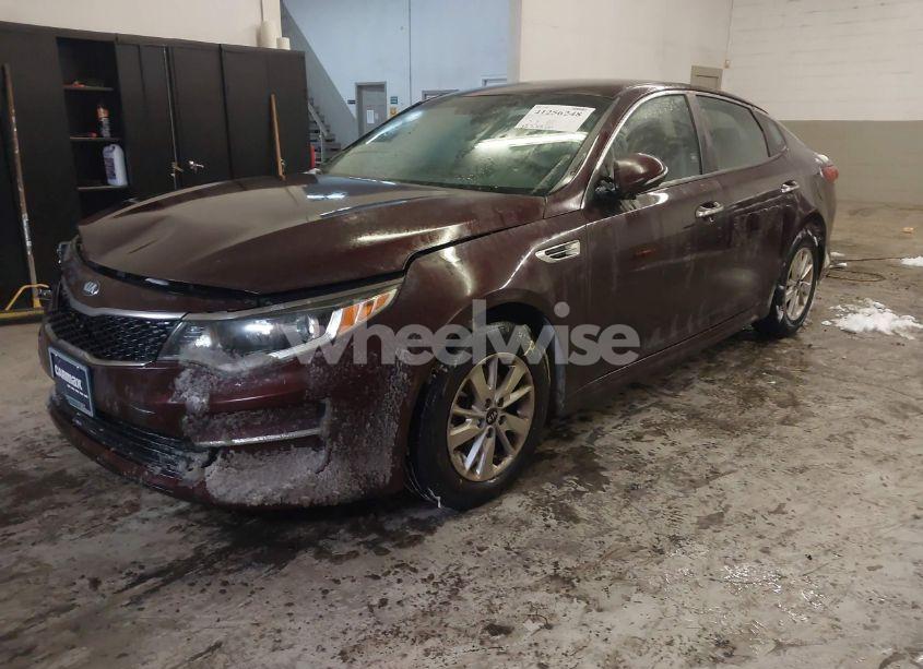 Photo 2 of 2018 Kia Optima LX (VIN 5XXGT4L32JG207055)