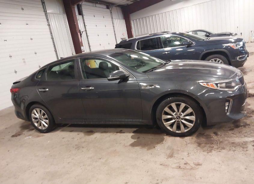 Photo 13 of 2018 Kia Optima S (VIN 5XXGT4L32JG213017)