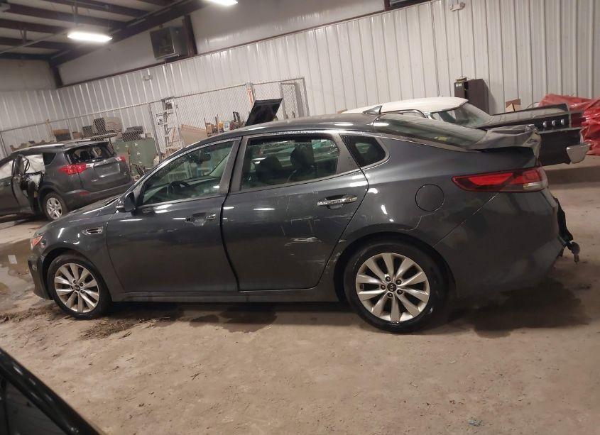 Photo 14 of 2018 Kia Optima S (VIN 5XXGT4L32JG213017)