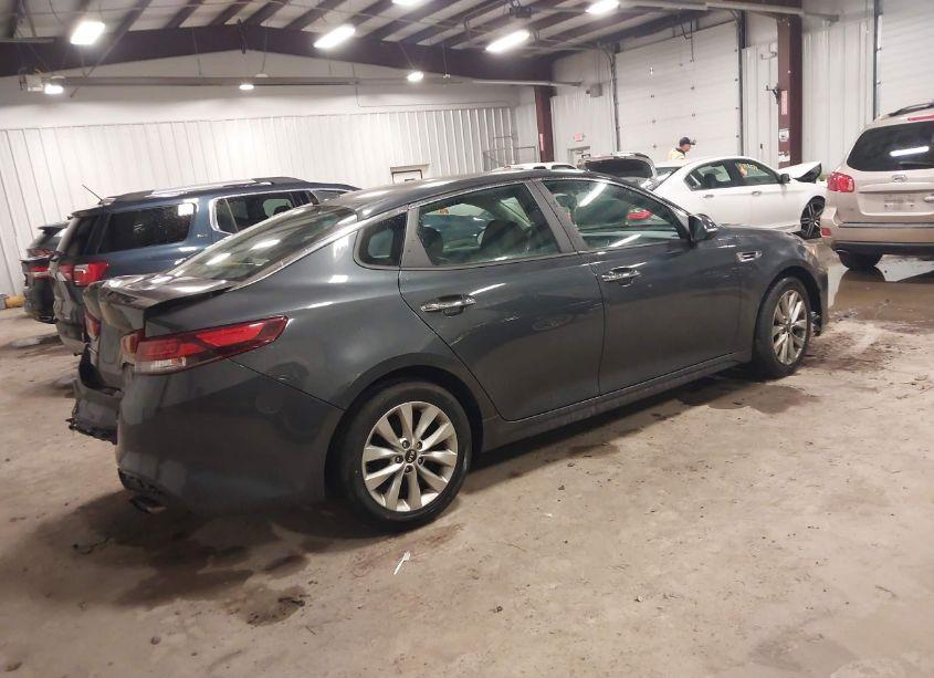 Photo 4 of 2018 Kia Optima S (VIN 5XXGT4L32JG213017)