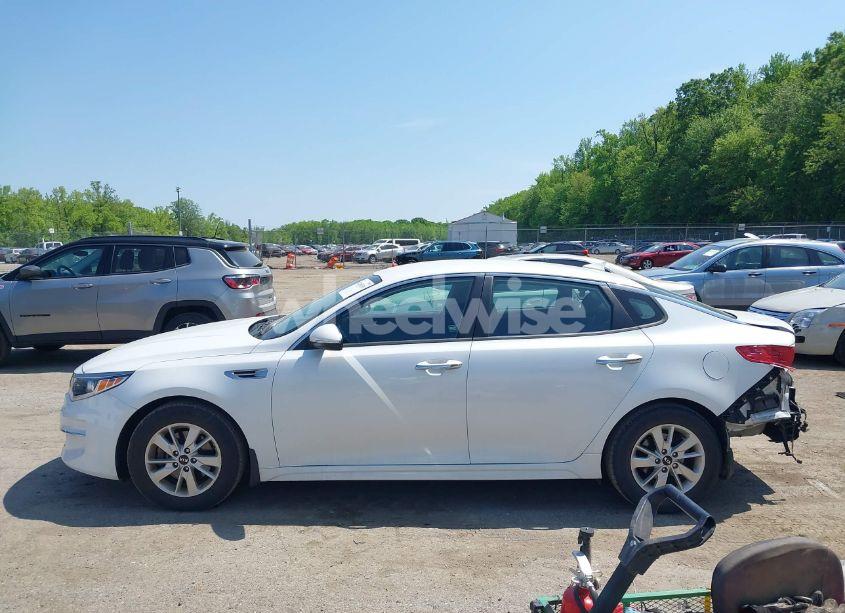 Photo 14 of 2018 Kia Optima LX (VIN 5XXGT4L32JG219402)