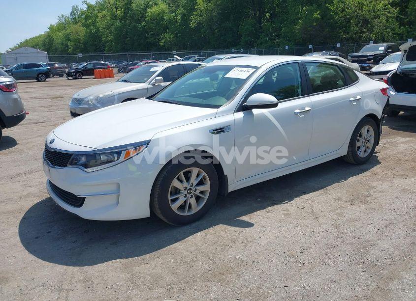 Photo 2 of 2018 Kia Optima LX (VIN 5XXGT4L32JG219402)
