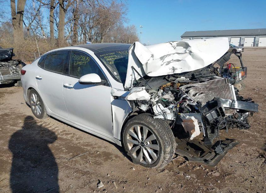 2018 Kia Optima S (VIN 5XXGT4L32JG234613) main photo