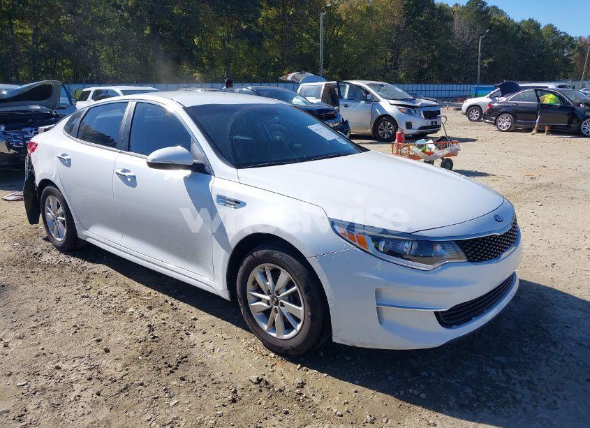 2018 Kia Optima LX (VIN 5XXGT4L32JG235891) main photo