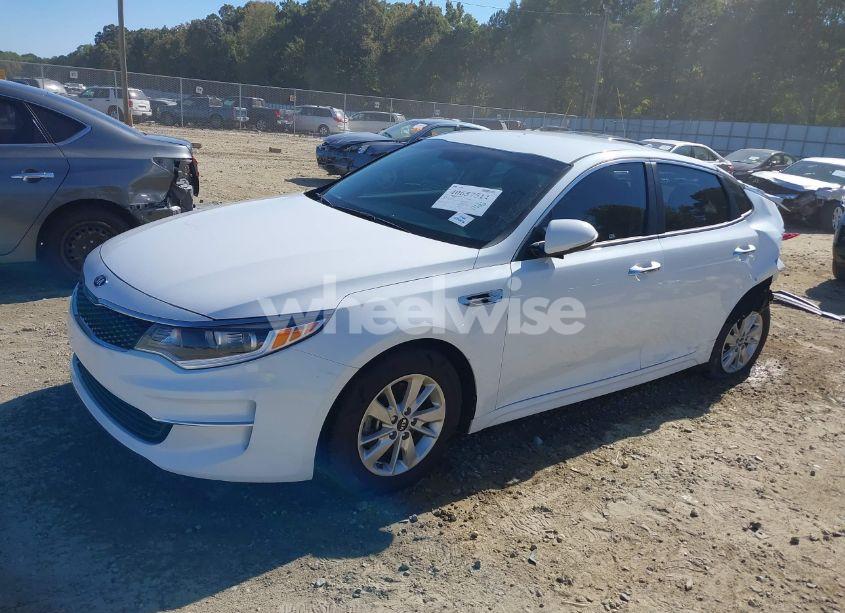 Photo 2 of 2018 Kia Optima LX (VIN 5XXGT4L32JG235891)