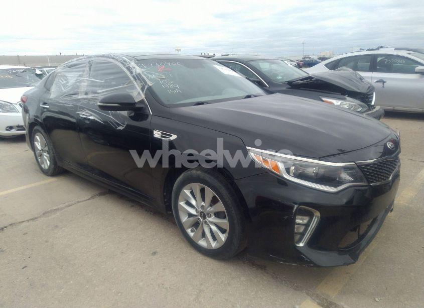 2018 Kia Optima S (VIN 5XXGT4L32JG245188) main photo