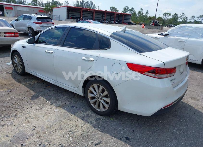 Photo 3 of 2018 Kia Optima LX (VIN 5XXGT4L32JG251685)