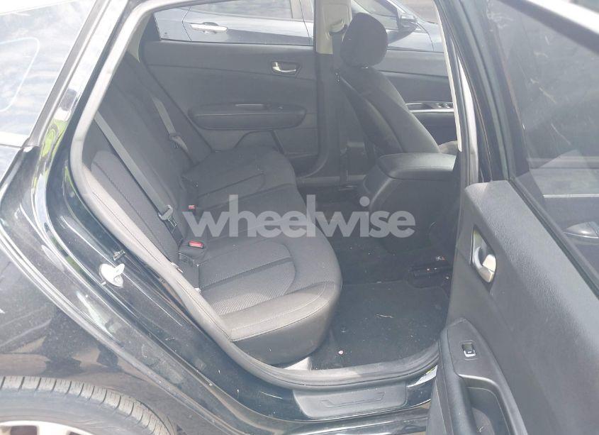 Photo 8 of 2018 Kia Optima LX (VIN 5XXGT4L32JG253713)