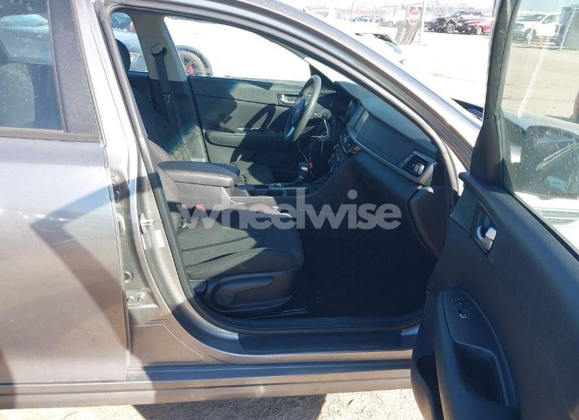 Photo 5 of 2018 Kia Optima LX (VIN 5XXGT4L32JG254229)