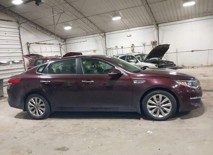 Photo 14 of 2018 Kia Optima LX (VIN 5XXGT4L32JG260564)