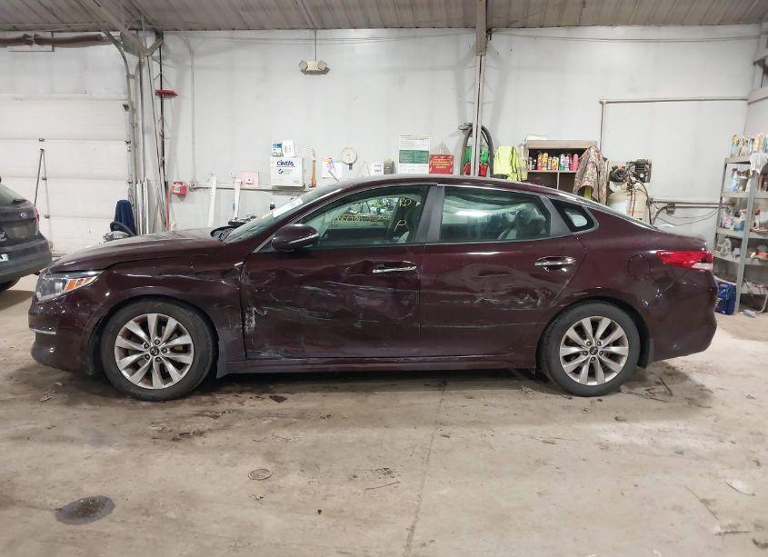 Photo 15 of 2018 Kia Optima LX (VIN 5XXGT4L32JG260564)