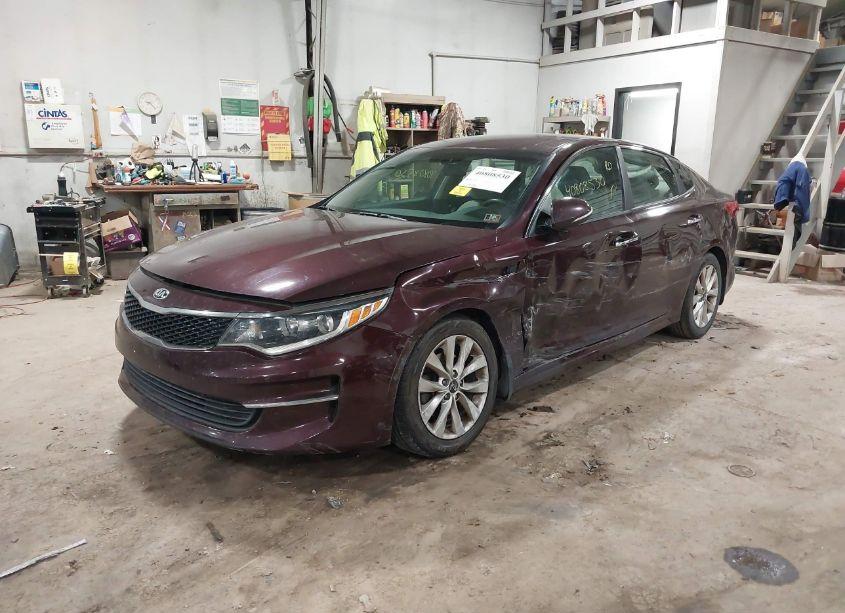 Photo 2 of 2018 Kia Optima LX (VIN 5XXGT4L32JG260564)