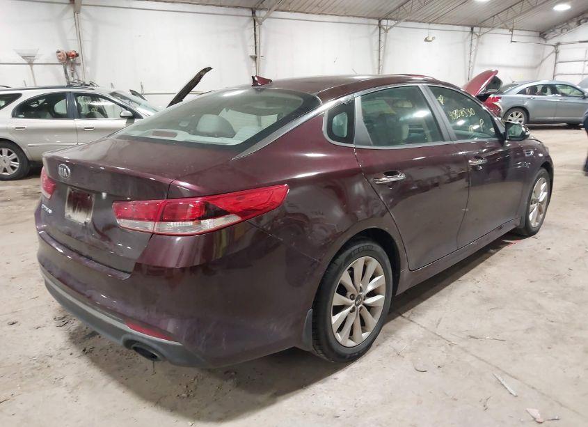 Photo 4 of 2018 Kia Optima LX (VIN 5XXGT4L32JG260564)
