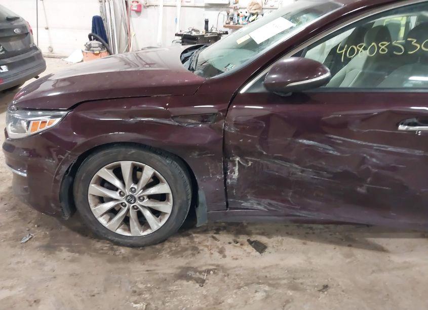 Photo 6 of 2018 Kia Optima LX (VIN 5XXGT4L32JG260564)