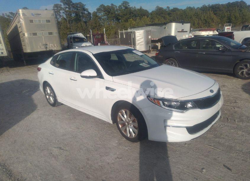 2018 Kia Optima LX (VIN 5XXGT4L32JG273573) main photo