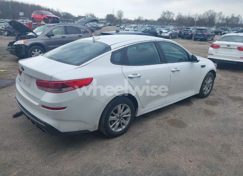 Photo 4 of 2019 Kia Optima LX (VIN 5XXGT4L32KG281528)