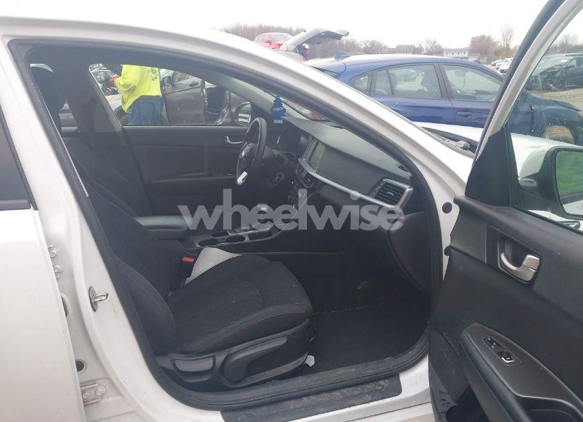 Photo 5 of 2019 Kia Optima LX (VIN 5XXGT4L32KG281528)