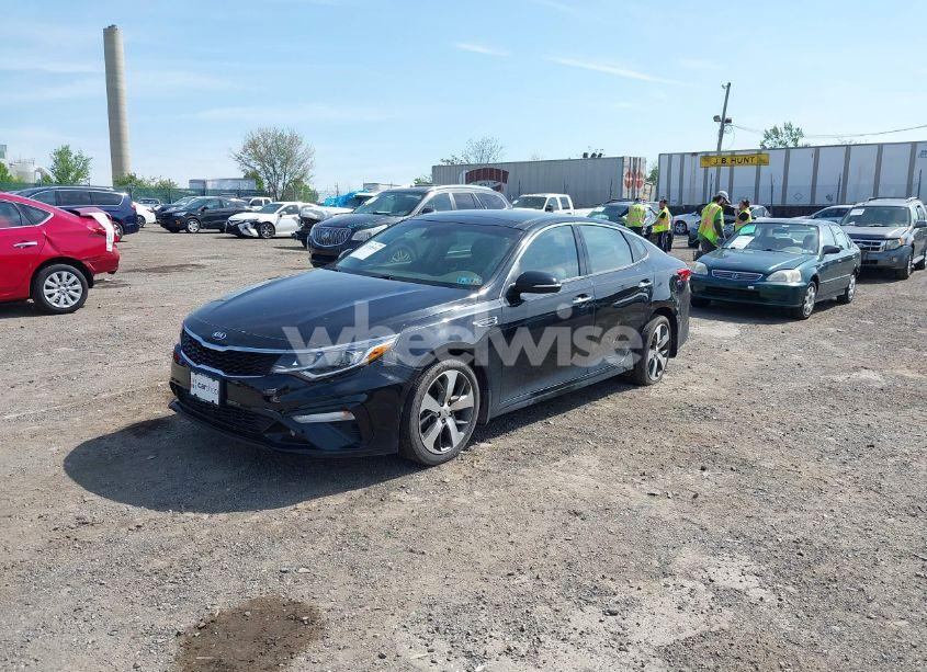 Photo 2 of 2019 Kia Optima S (VIN 5XXGT4L32KG284509)
