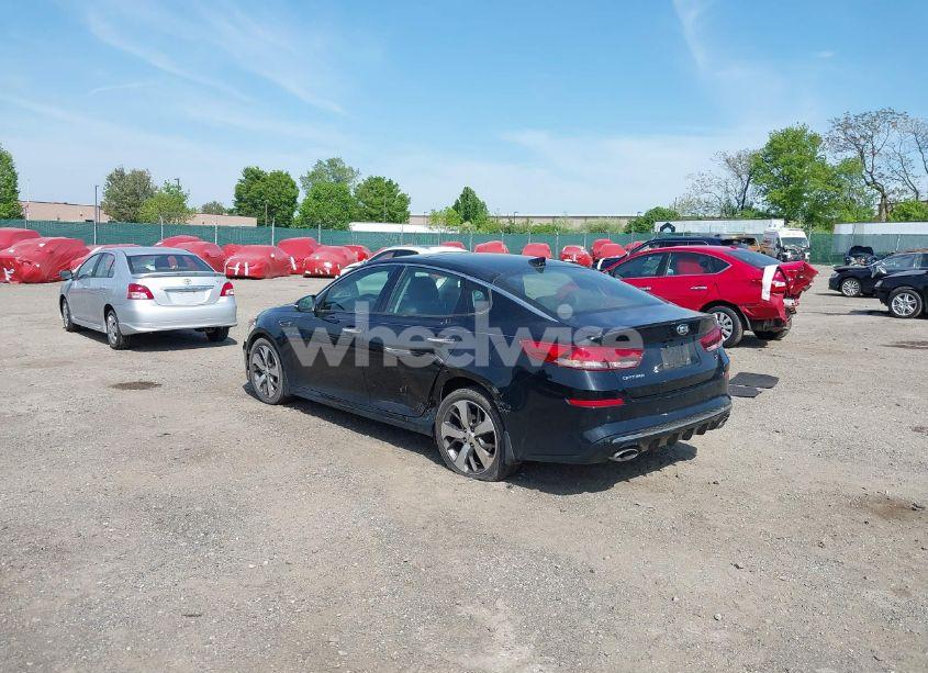 Photo 3 of 2019 Kia Optima S (VIN 5XXGT4L32KG284509)
