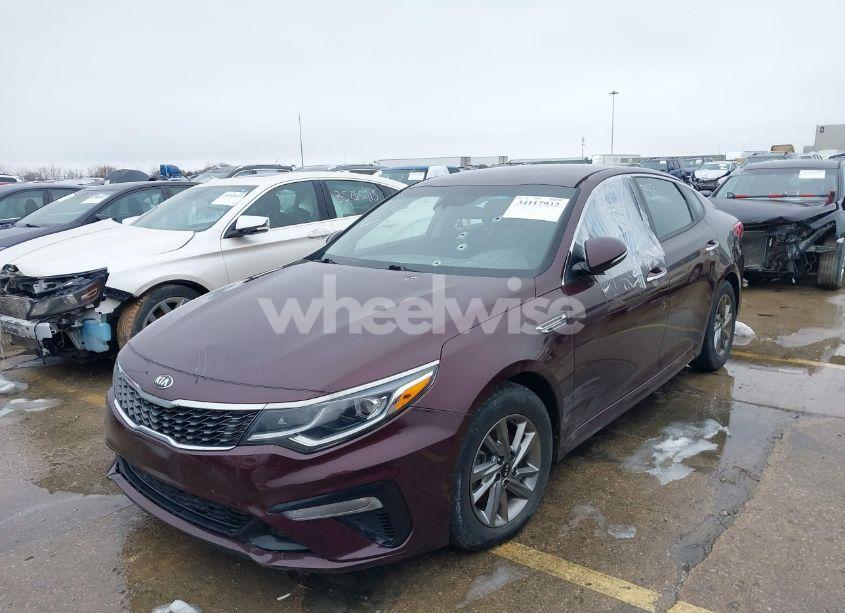 Photo 2 of 2019 Kia Optima LX (VIN 5XXGT4L32KG284980)