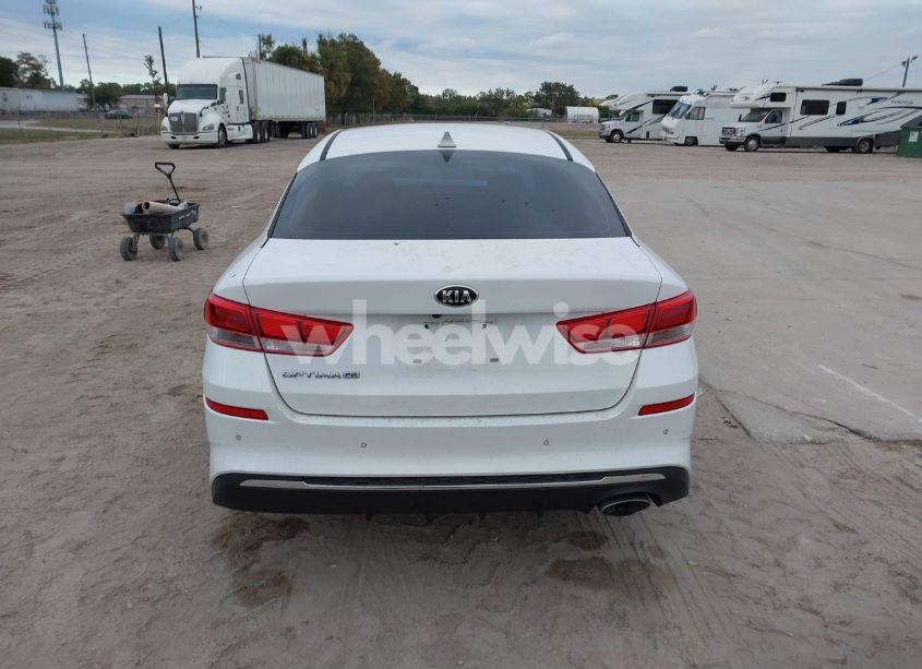 Photo 16 of 2019 Kia Optima LX (VIN 5XXGT4L32KG298569)