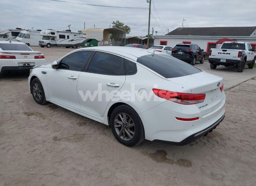 Photo 3 of 2019 Kia Optima LX (VIN 5XXGT4L32KG298569)