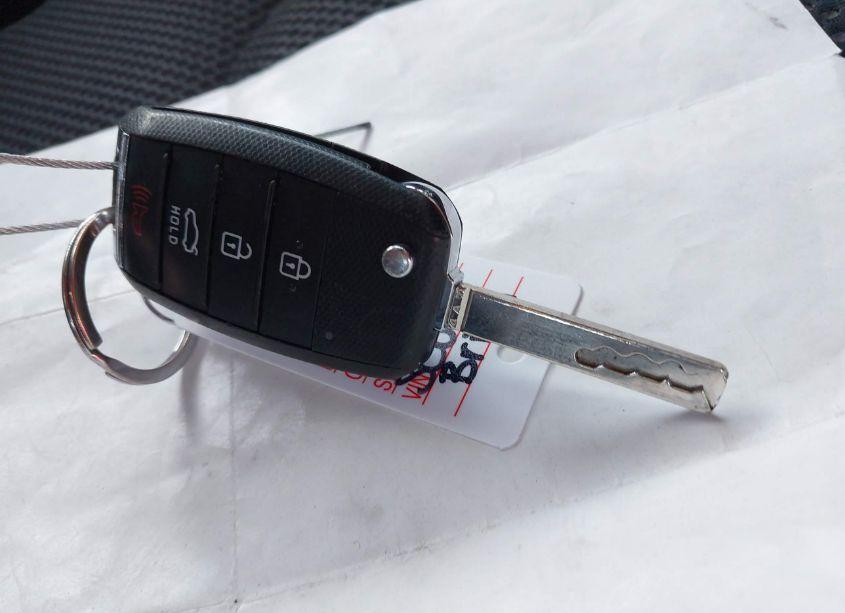 Photo 11 of 2019 Kia Optima LX (VIN 5XXGT4L32KG305455)