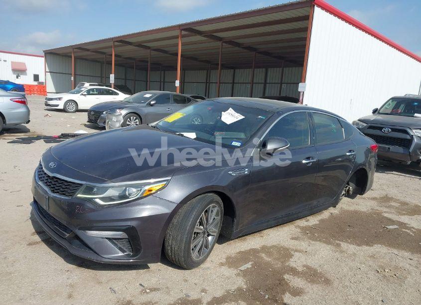 Photo 2 of 2019 Kia Optima LX (VIN 5XXGT4L32KG330324)