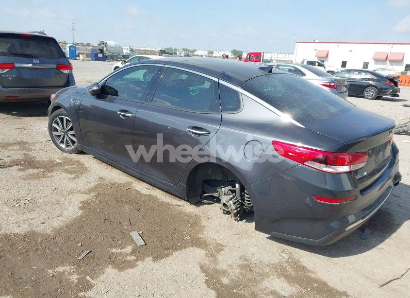 Photo 3 of 2019 Kia Optima LX (VIN 5XXGT4L32KG330324)