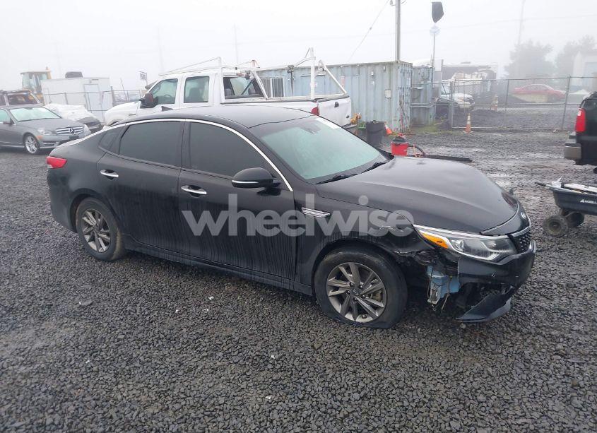 2019 Kia Optima LX (VIN 5XXGT4L32KG332672) main photo