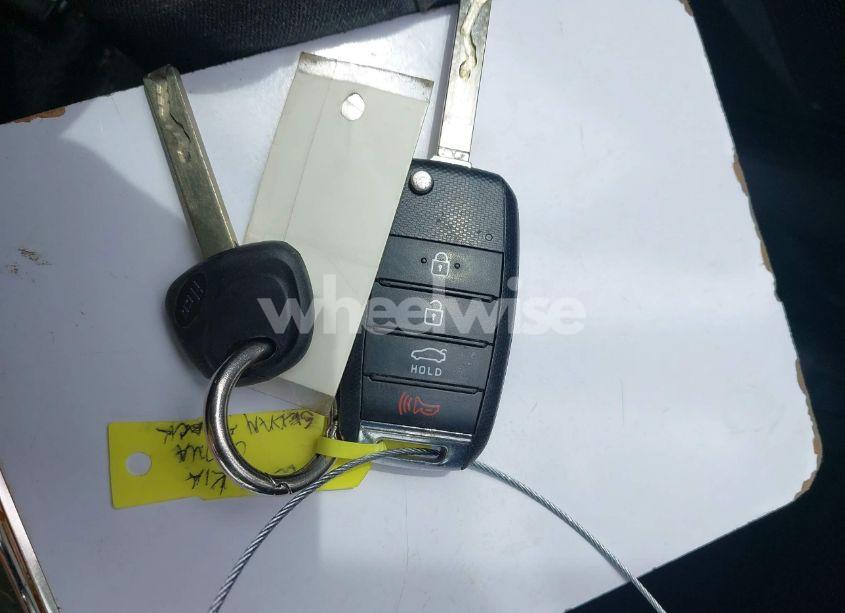 Photo 11 of 2019 Kia Optima LX (VIN 5XXGT4L32KG332719)