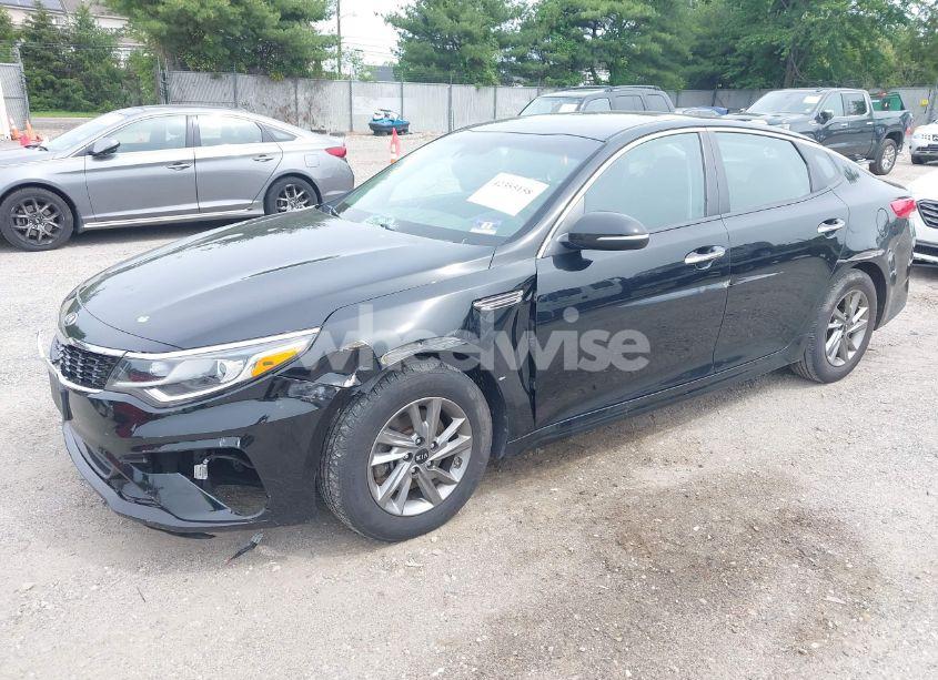 Photo 2 of 2019 Kia Optima LX (VIN 5XXGT4L32KG332719)