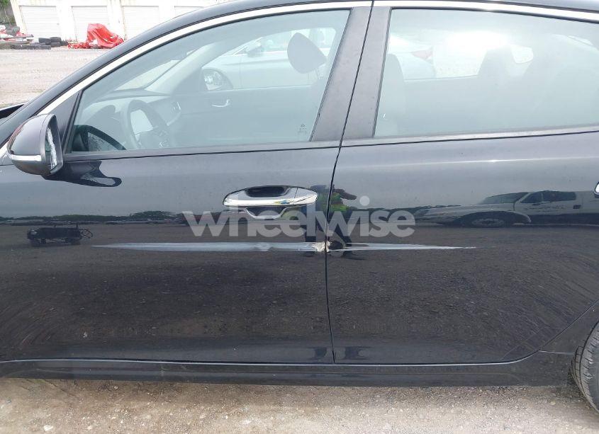 Photo 6 of 2019 Kia Optima LX (VIN 5XXGT4L32KG332719)