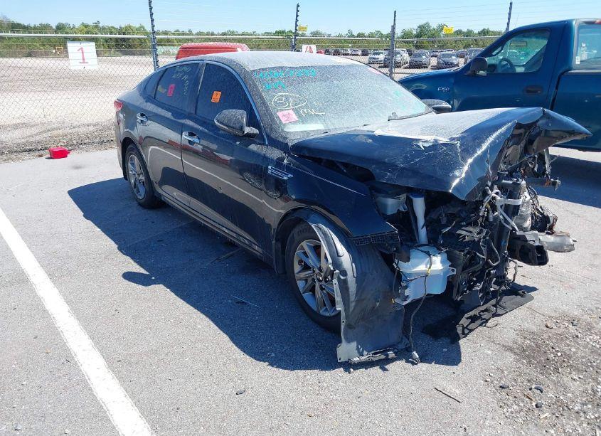 2019 Kia Optima LX (VIN 5XXGT4L32KG339153) main photo